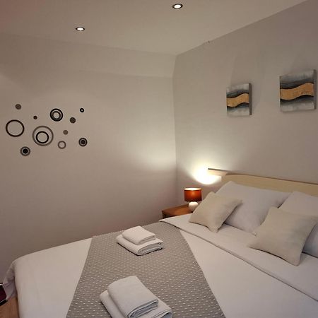 Ap Downtown Apartment Ровинь Экстерьер фото