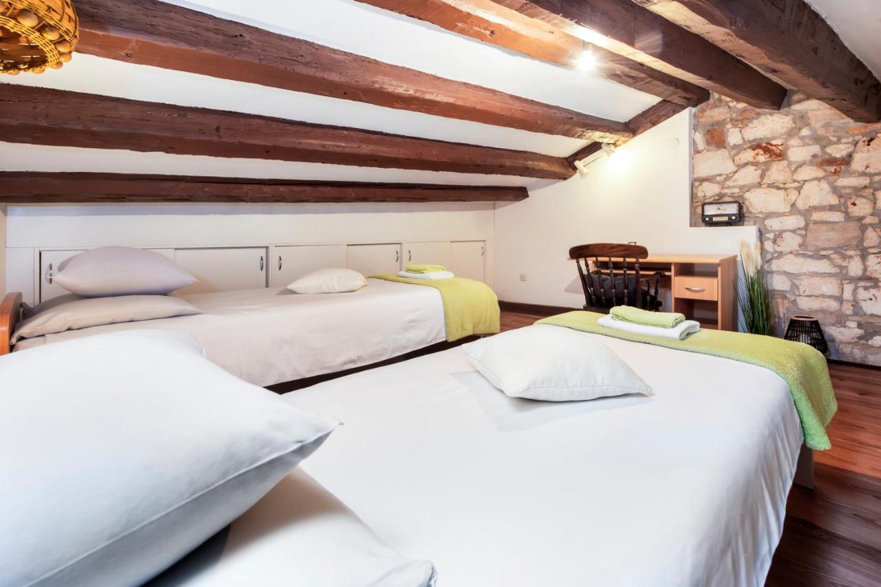 Ap Downtown Apartment Ровинь Экстерьер фото