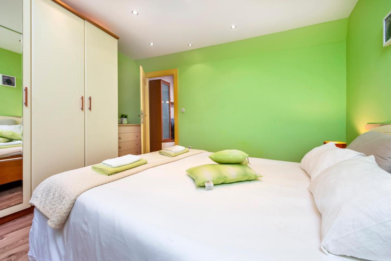Ap Downtown Apartment Ровинь Экстерьер фото