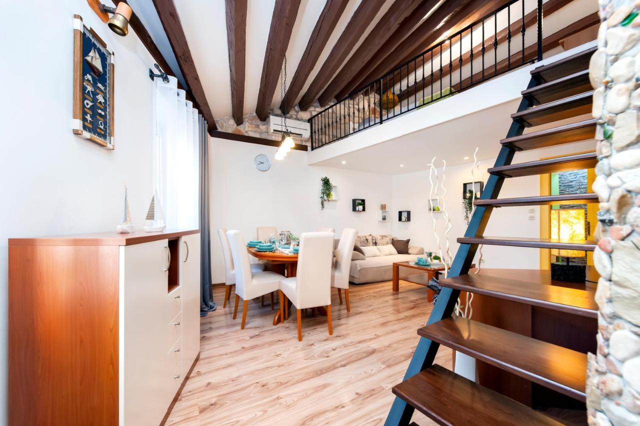 Ap Downtown Apartment Ровинь Экстерьер фото