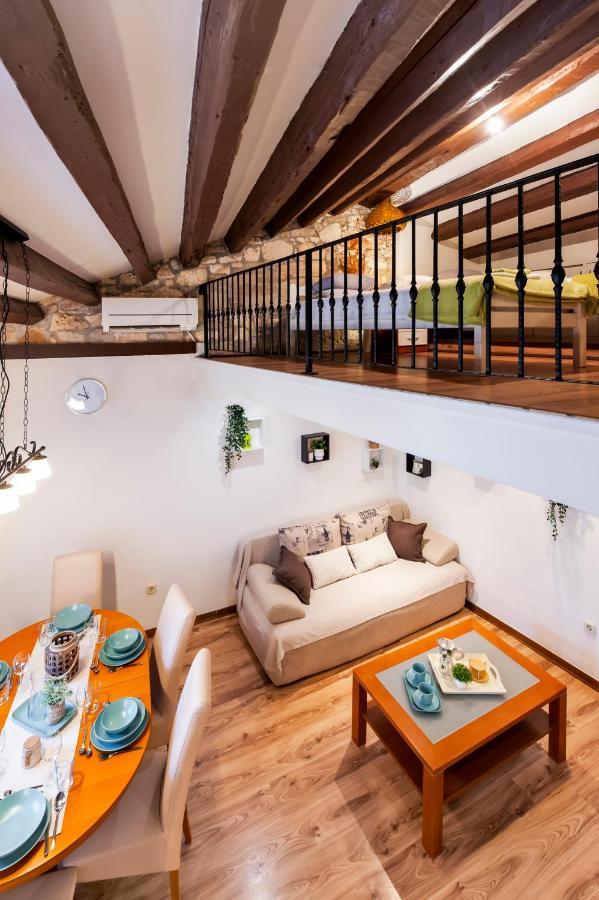Ap Downtown Apartment Ровинь Экстерьер фото