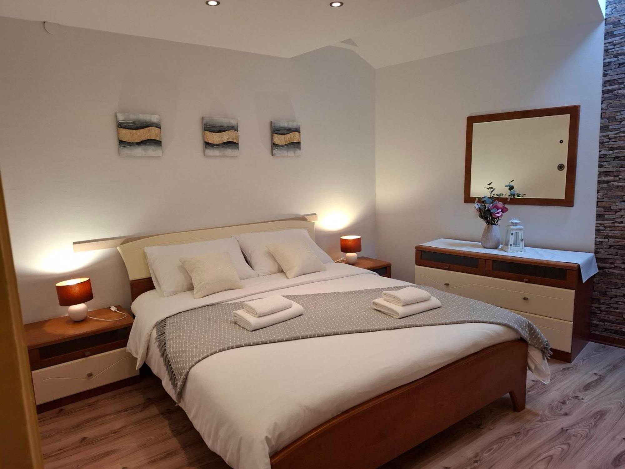 Ap Downtown Apartment Ровинь Экстерьер фото